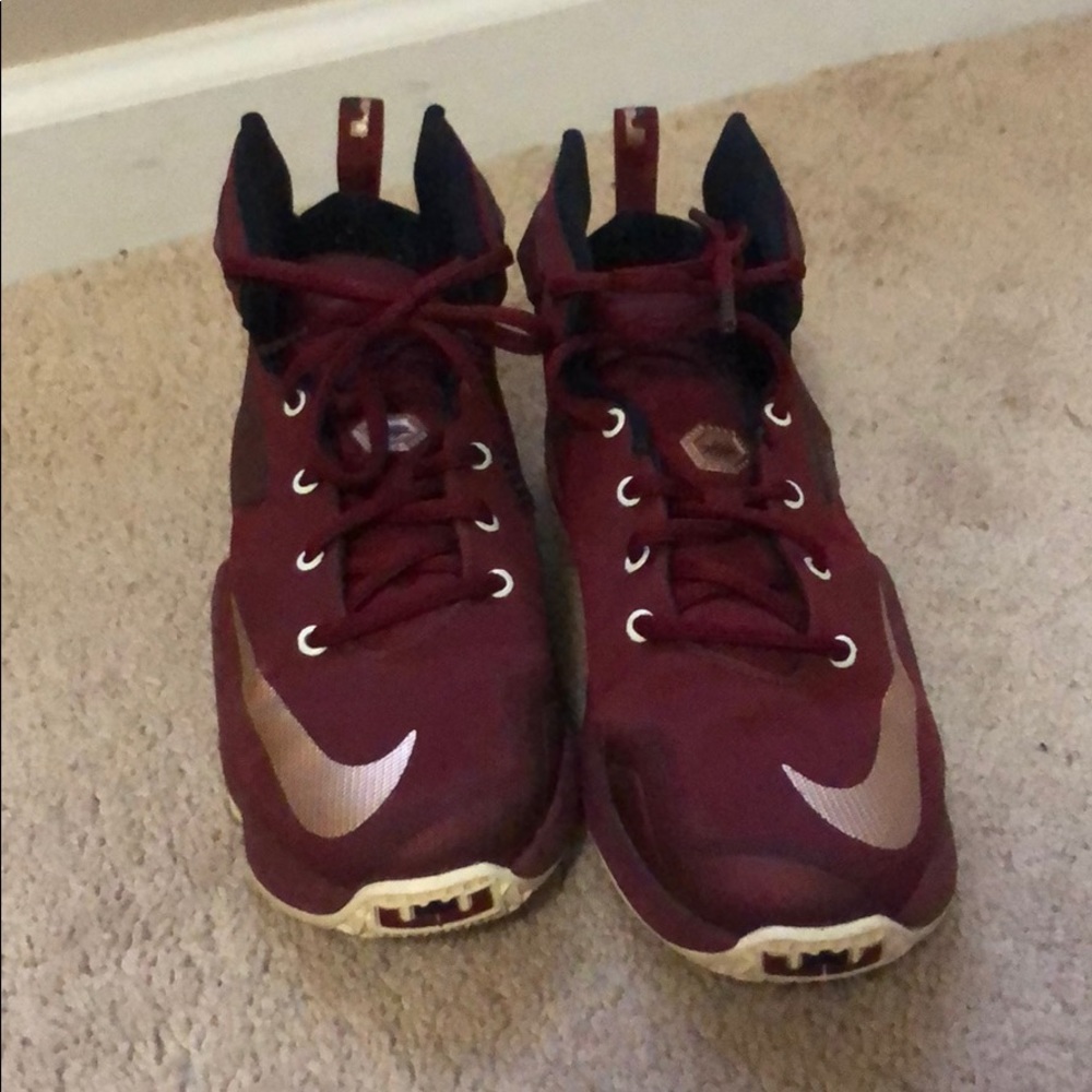 Lebron 13 - Picture 3 of 3
